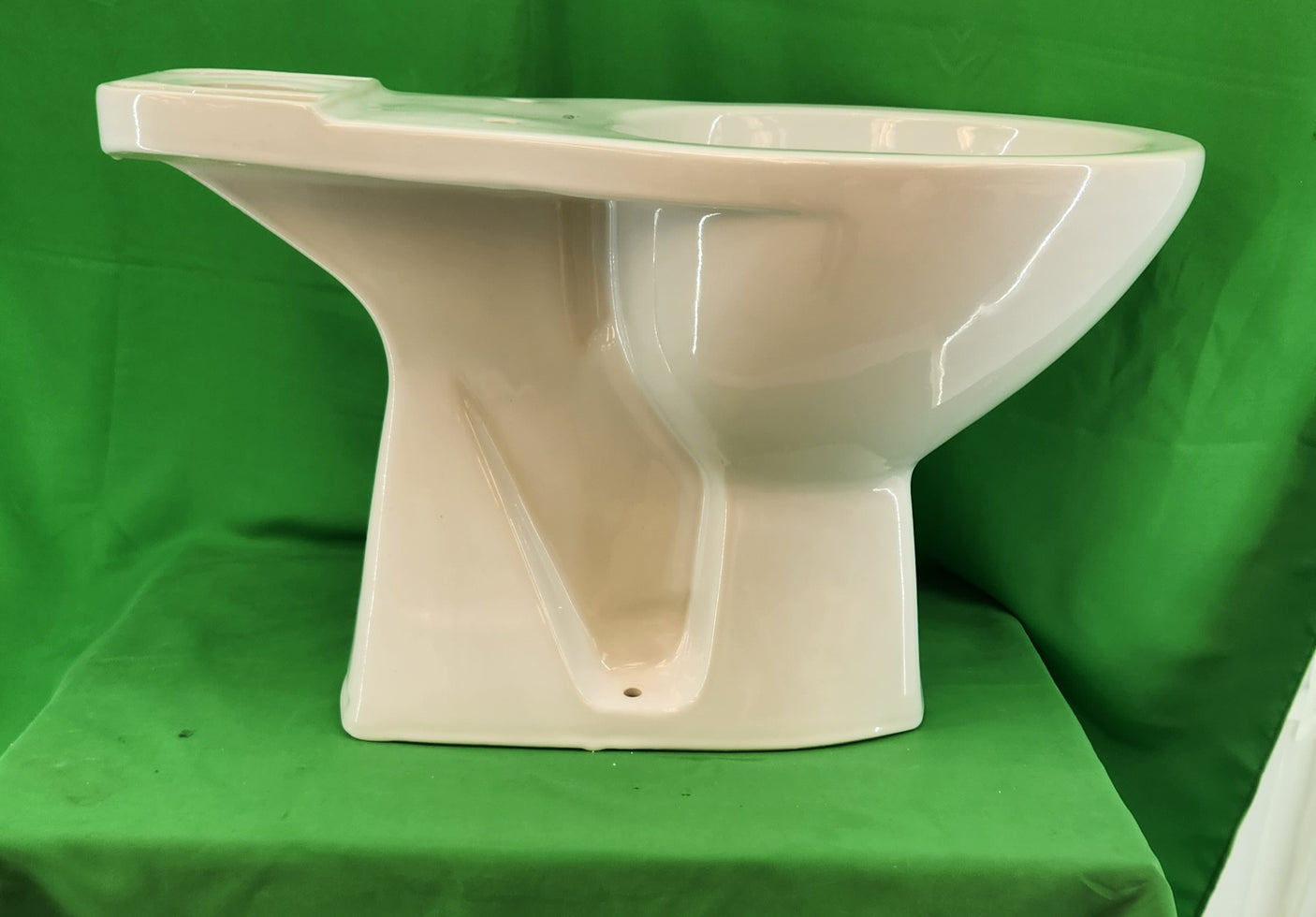 WC au sol ALLIA – céramique blanche, bon état