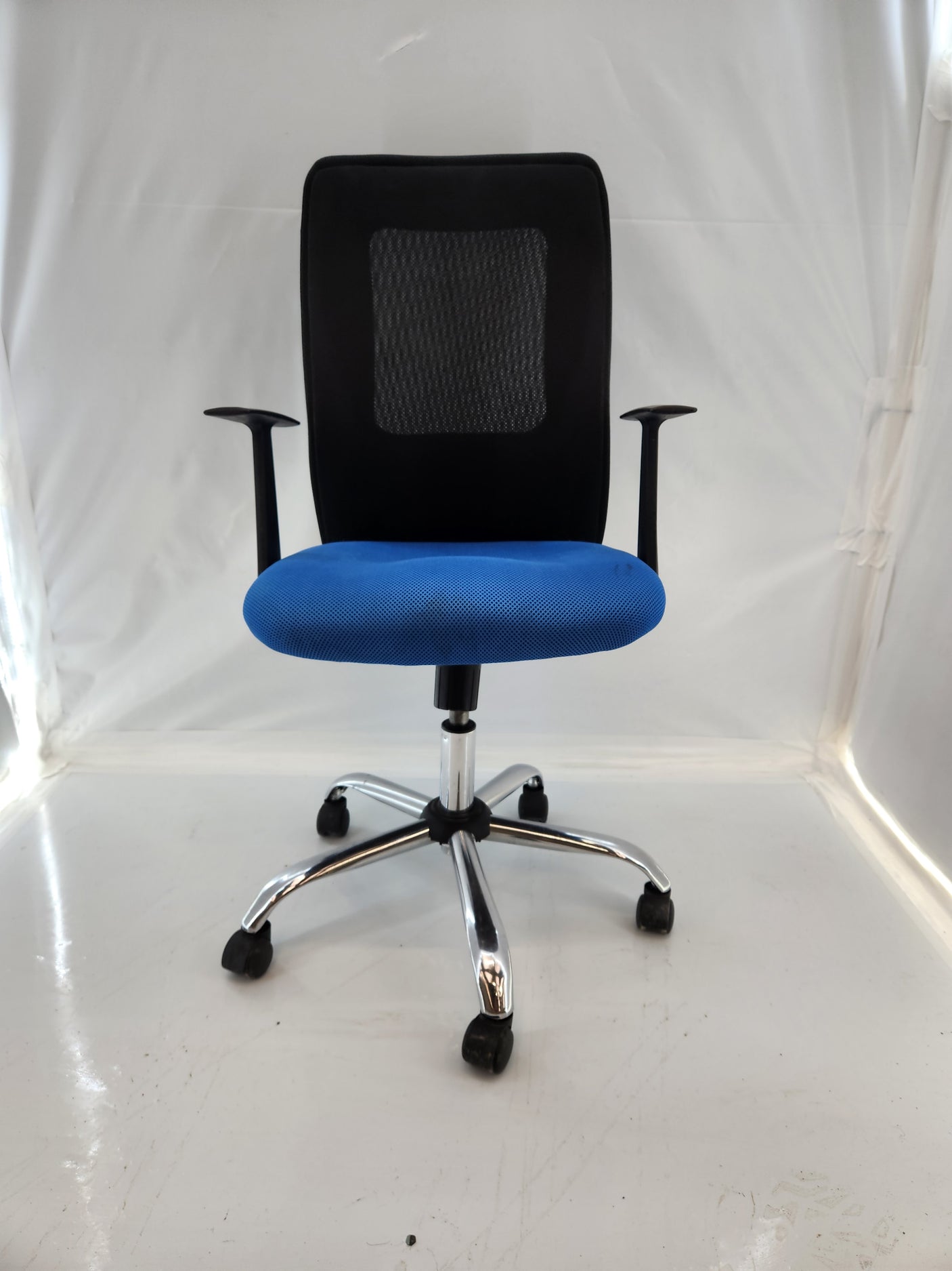Chaise de bureau ergonomique – Dossier mesh – Accoudoirs – Réglable -