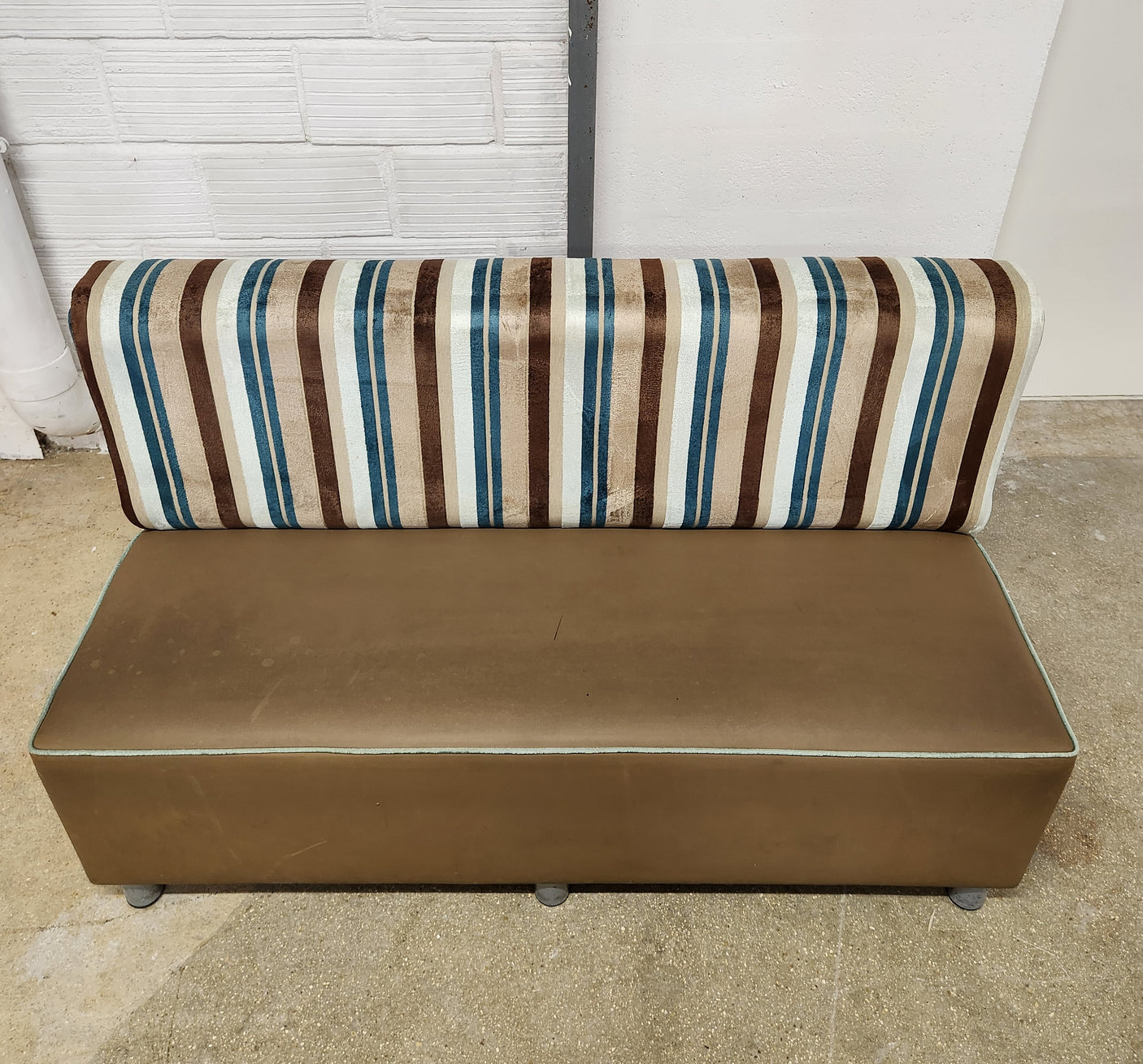 Banquette professionnelle 3 places – Plusieurs dimensions – Très bon état