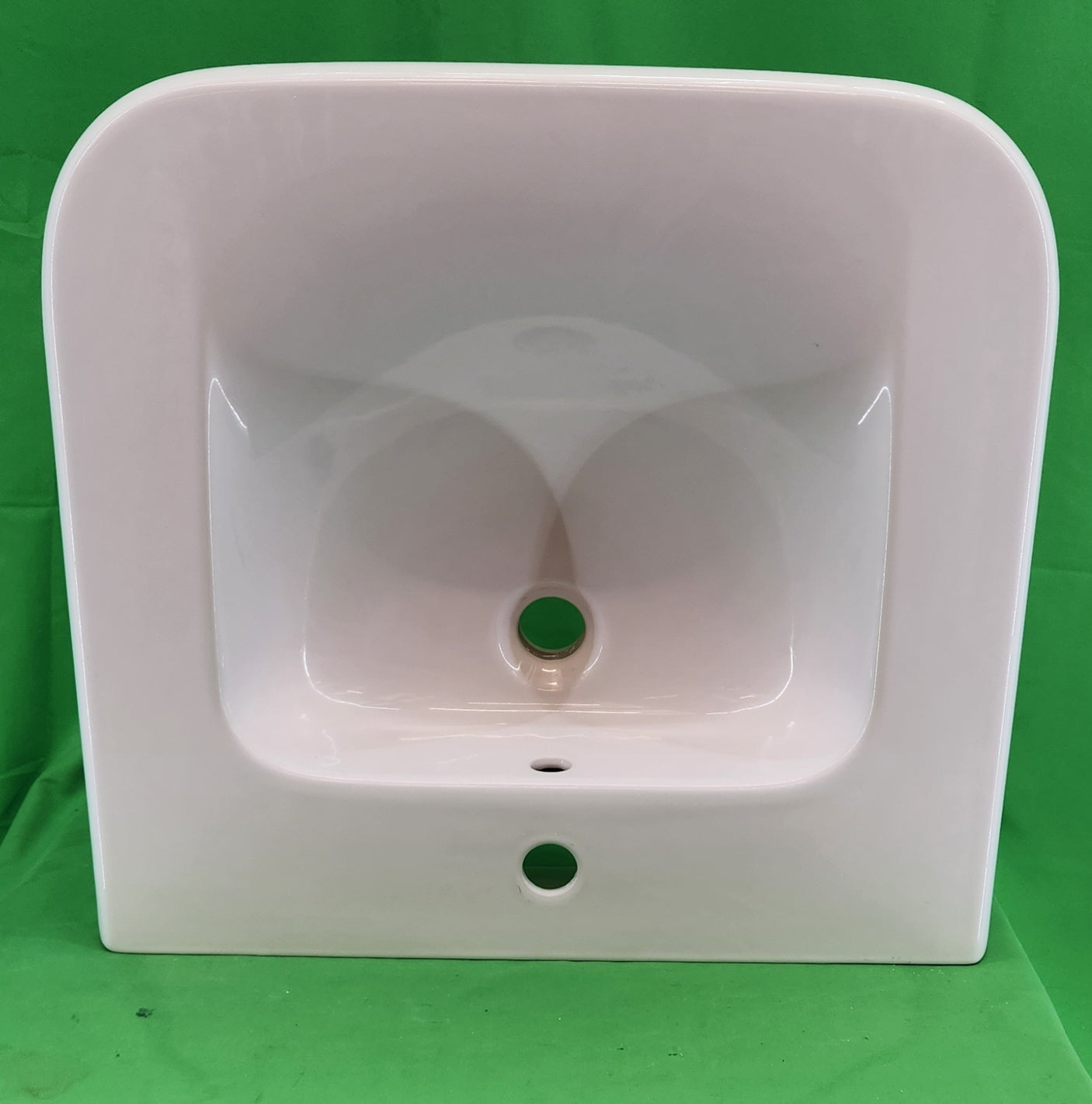 Lavabo suspendu carré – Bon état