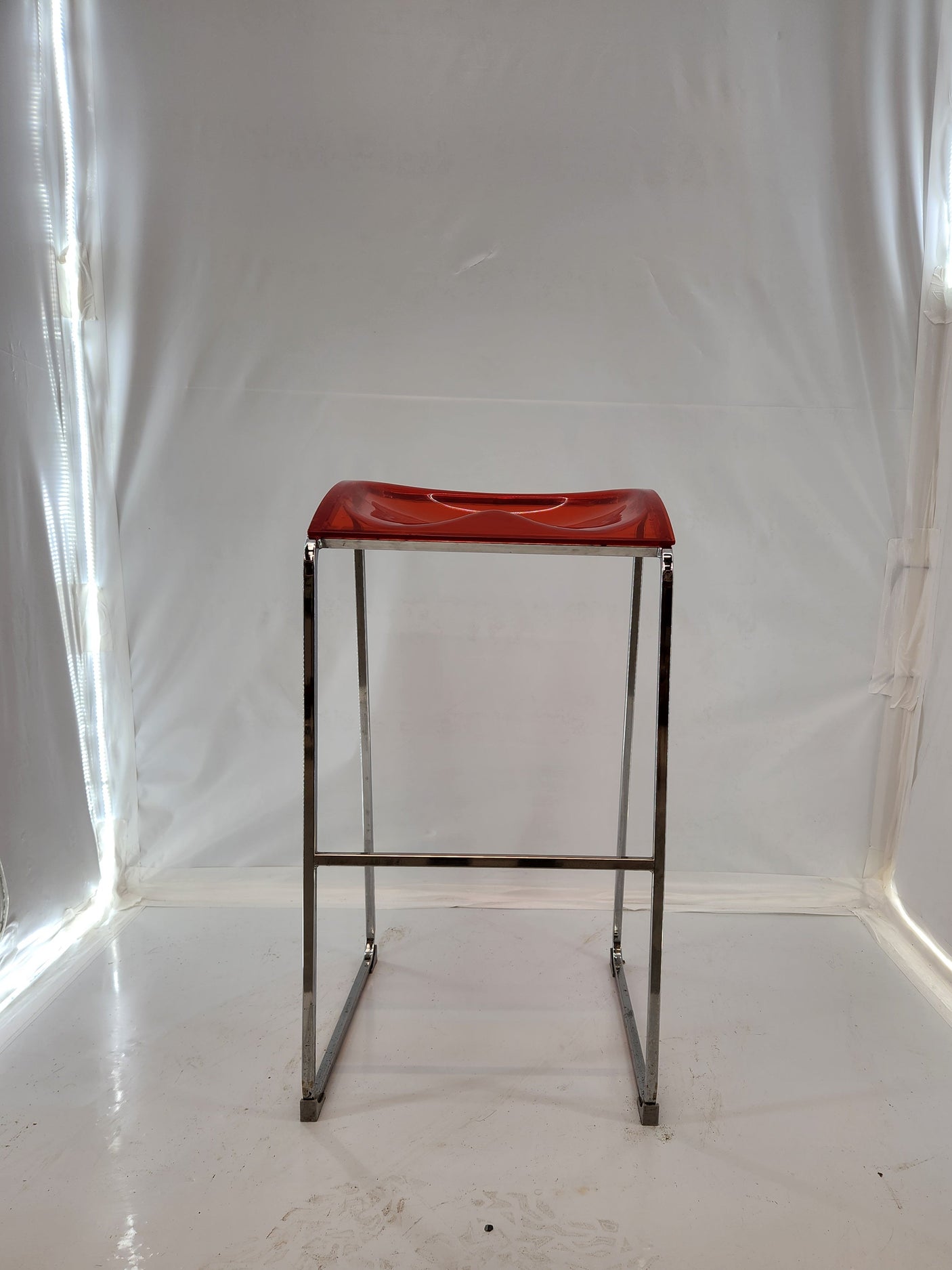 Tabourets design rouge et métal – Style contemporain - Très bon état