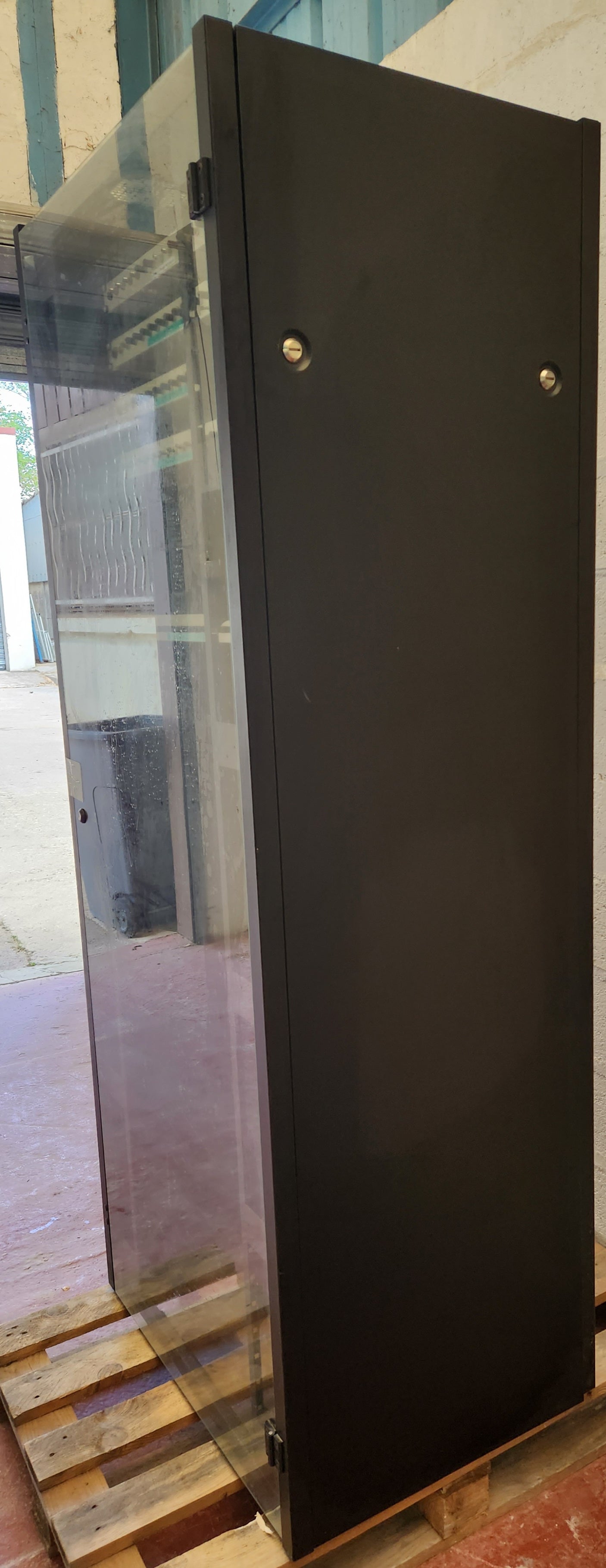 Baie informatique 19 pouces 42U – porte vitrée – rack réseau complet