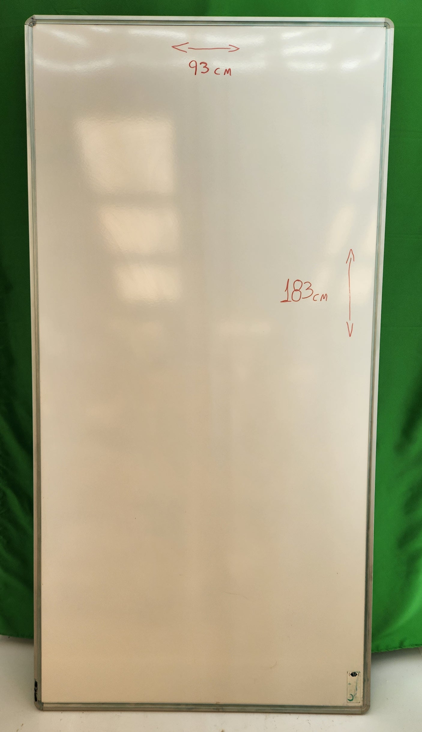 Grand tableau blanc 183x93 cm – cadre aluminium
