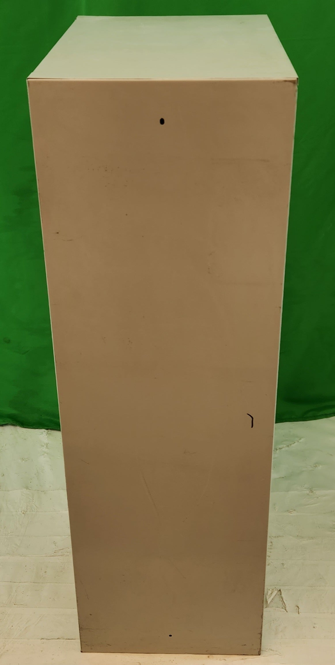 Meuble classeur métallique 5 tiroirs format A4 – porte-étiquettes – gris-beige – H 105 cm – Bon état