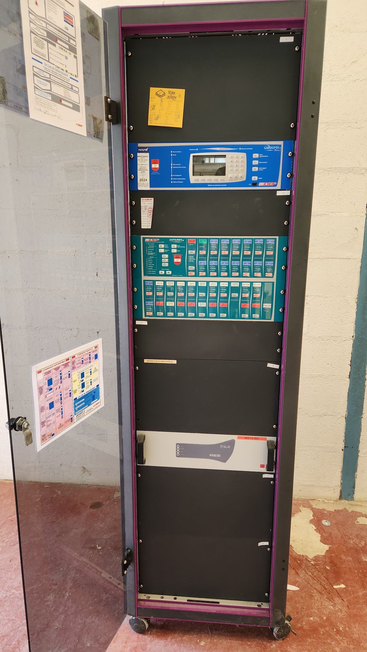 Armoire alarme incendie DEF / centrale SSI complète (pour pièces)
