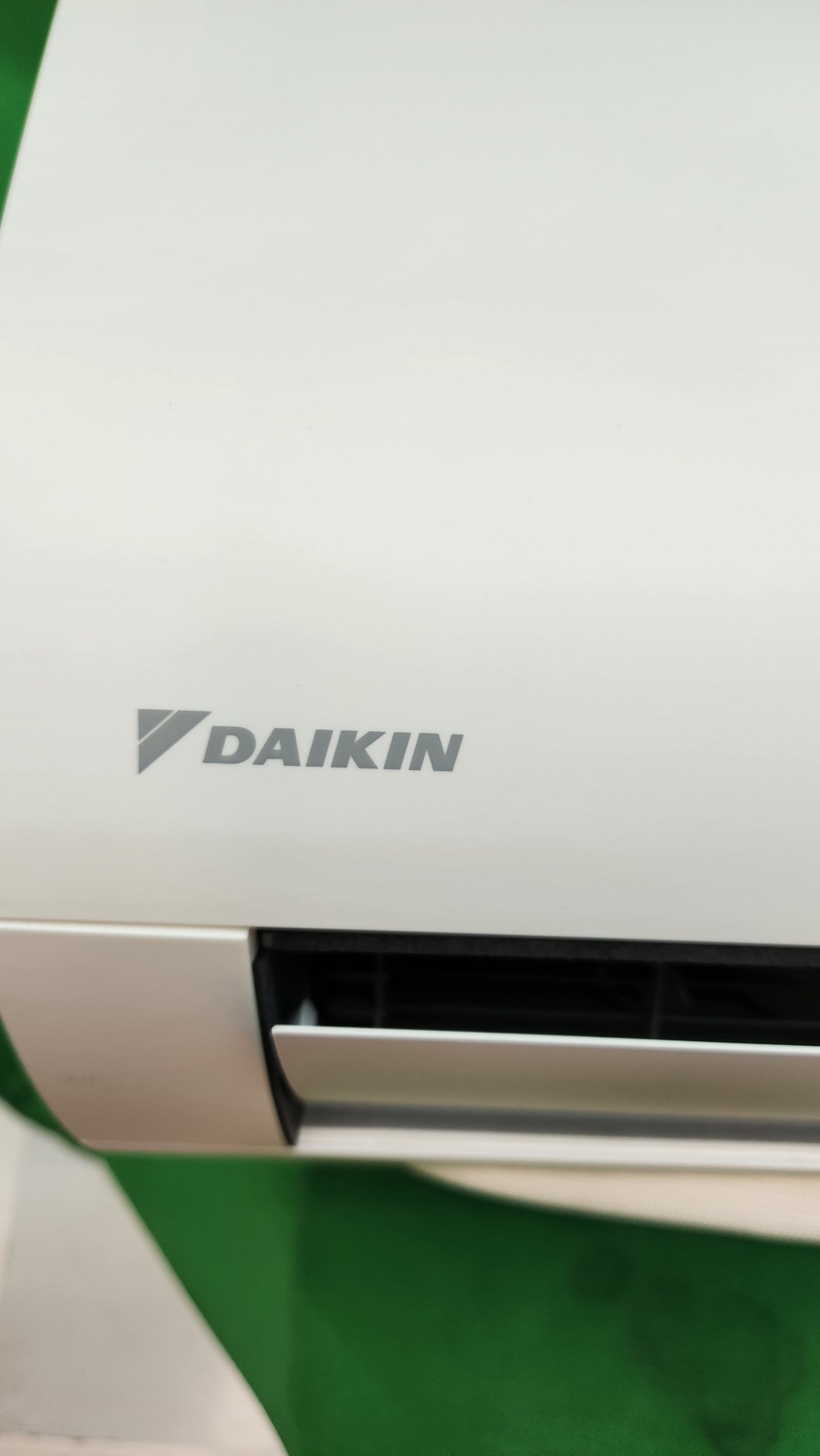Climatisation réversible DAIKIN – split mural + unité extérieure – R32