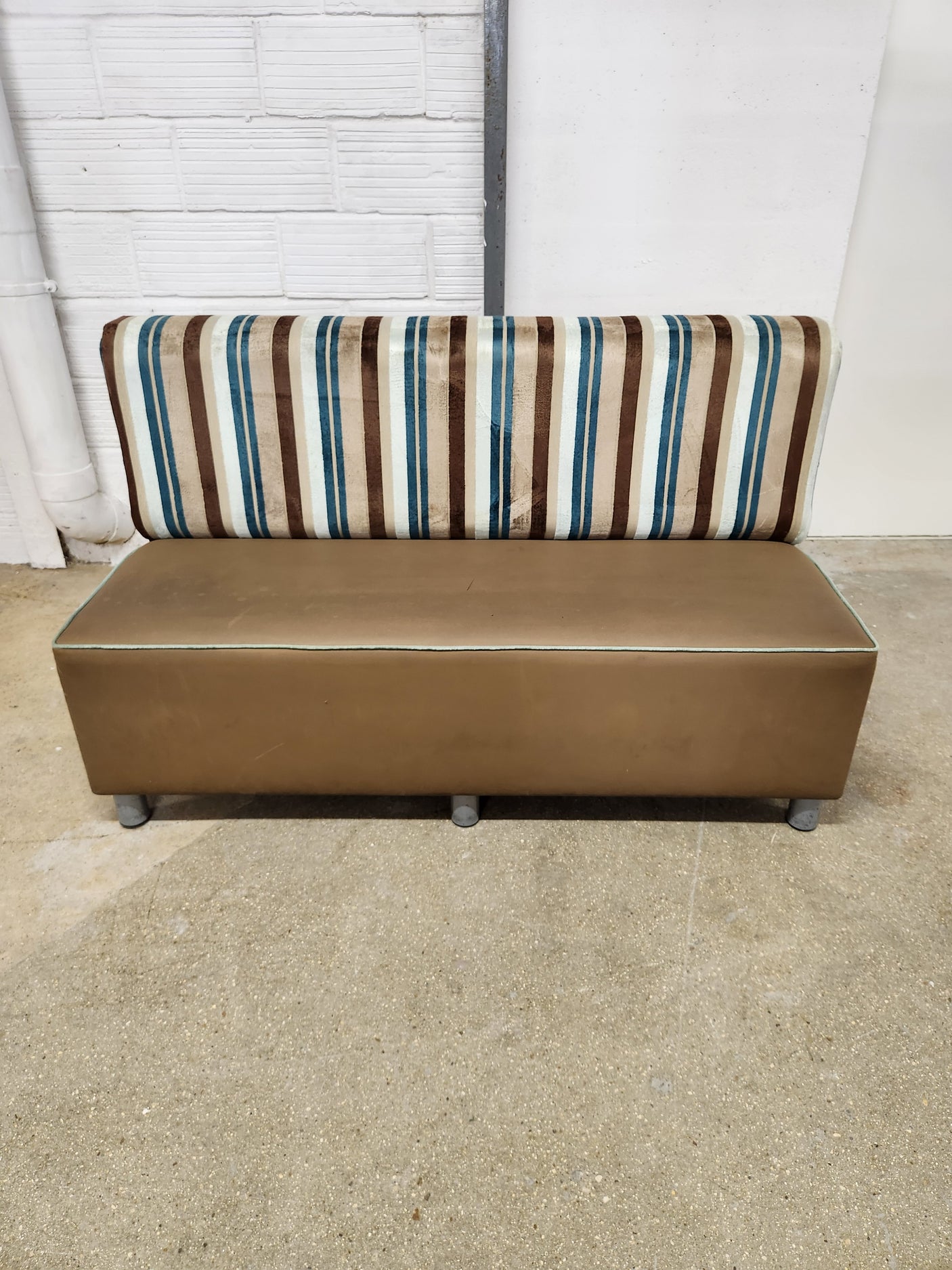Banquette professionnelle 3 places – Plusieurs dimensions – Très bon état