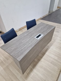 Amphithéâtre complet – Mobilier universitaire / salle de conférence