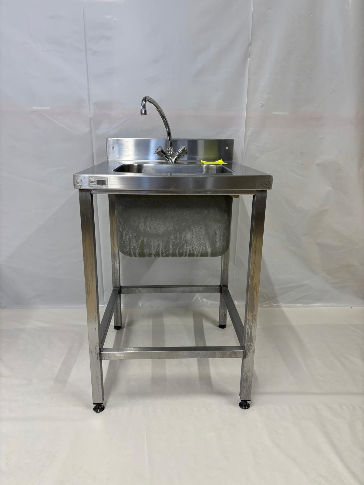 Plonge inox 1 bac sur piètement avec mitigeur – Bon état