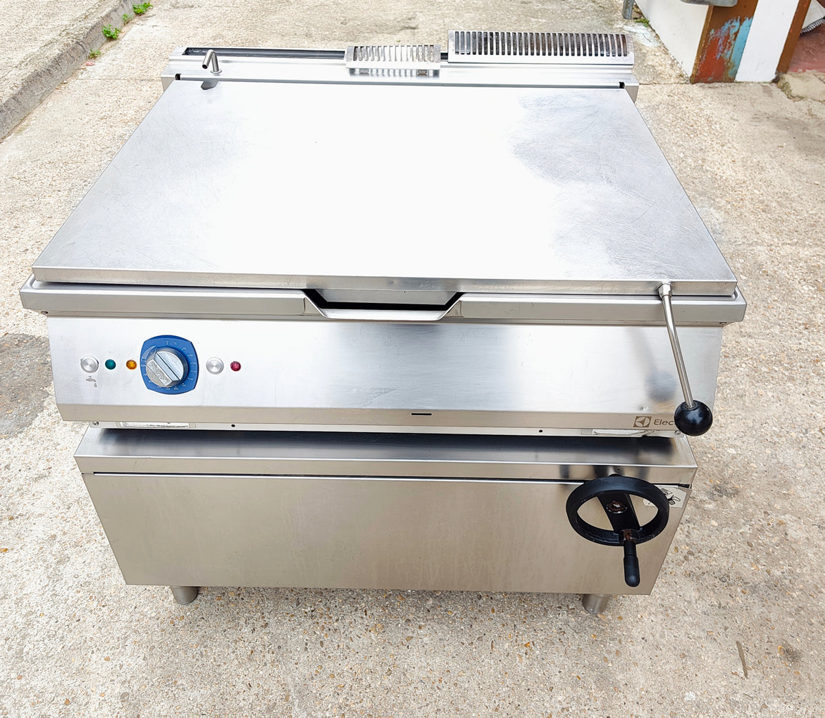 Sauteuse basculante professionnelle gaz 100 cm – Electrolux – cuve inox, basculement par volant – Bon état