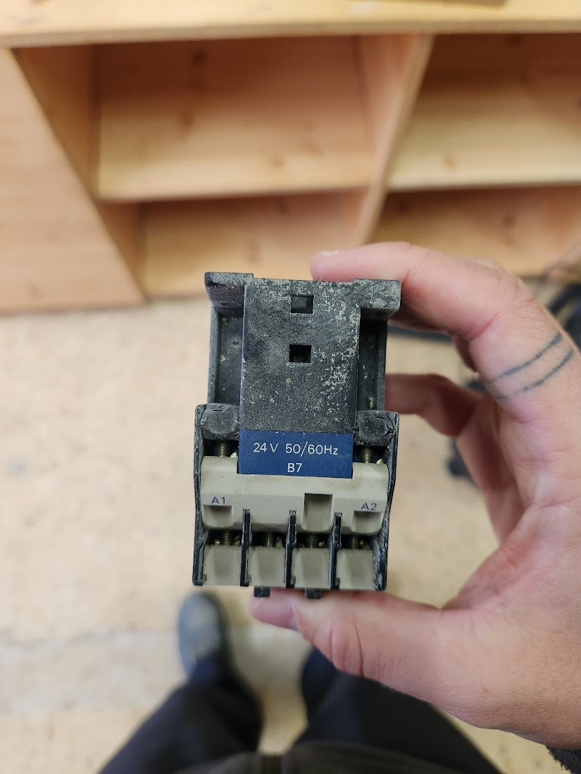 Relais Telemecanique CA2DN22B7 - bobine 24V
