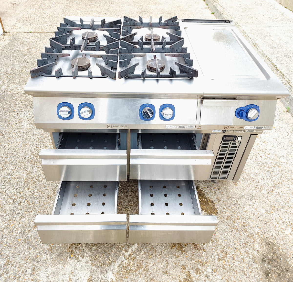 Fourneau gaz 4 feux + plaque à snacker – Electrolux – sur soubassement réfrigéré 4 tiroirs Coreco – 120 cm – Bon état