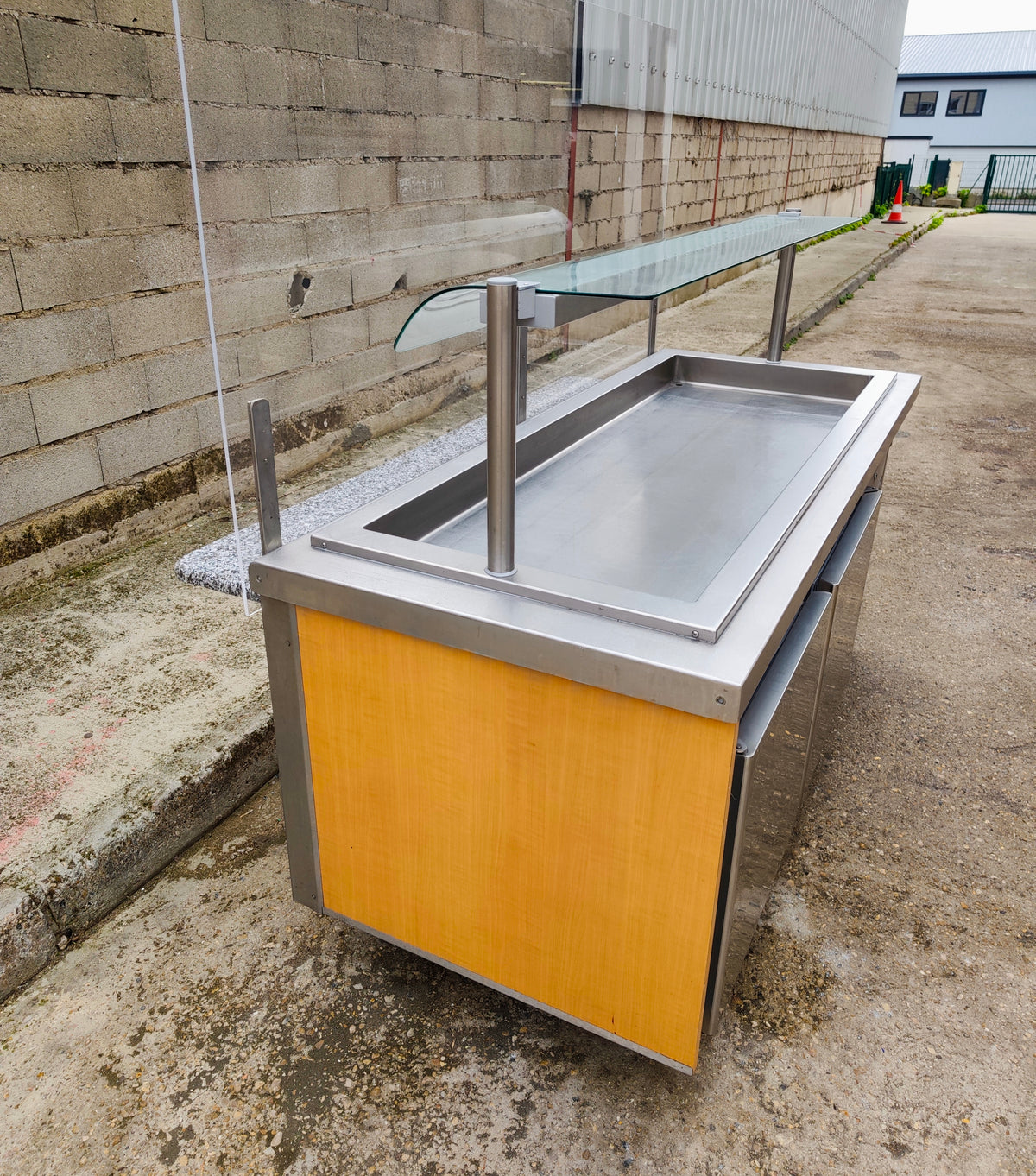 Meuble de self-service réfrigéré 198 cm – Vauconsant – bac réfrigéré, pare-haleine et soubassement 2 portes – Bon état
