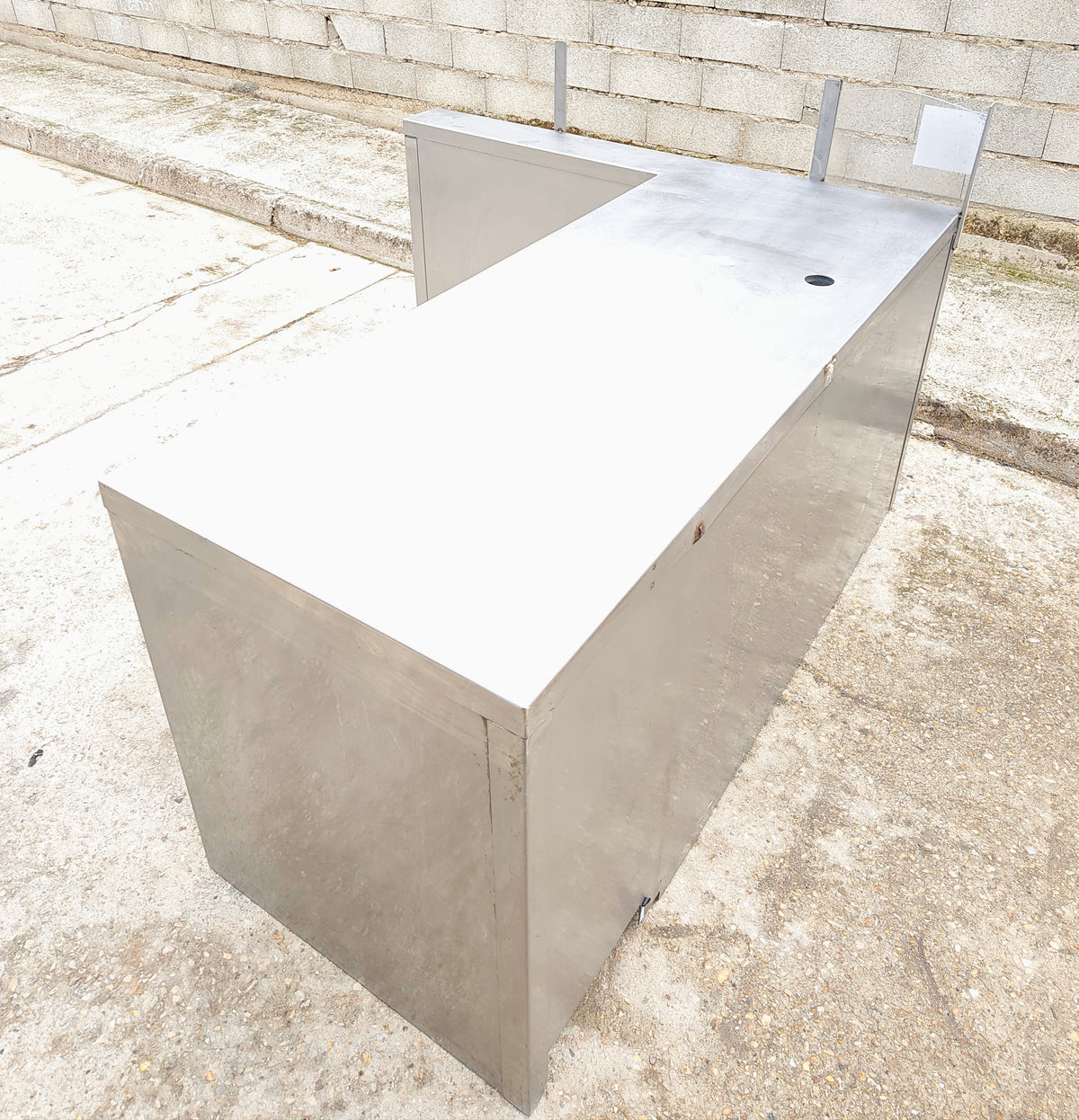 Comptoir de caisse inox d'angle 191 cm – tiroir-caisse et étagères – self / restauration – Bon état