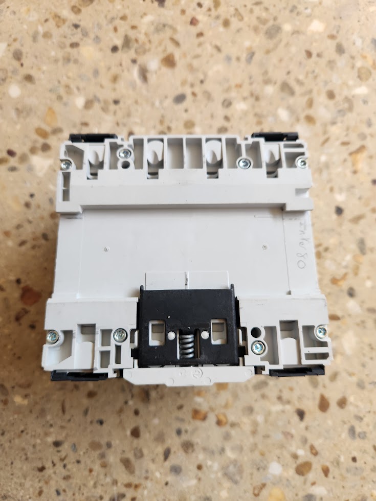 Interrupteur-sectionneur 4P 80A Merlin Gerin Multi9 NG125NA – Bon état