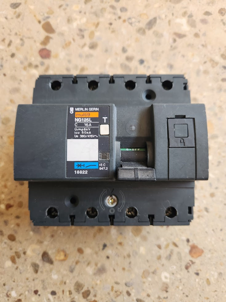 Disjoncteur 4P 16A courbe C 50 kA Merlin Gerin Multi9 NC125L – Bon état
