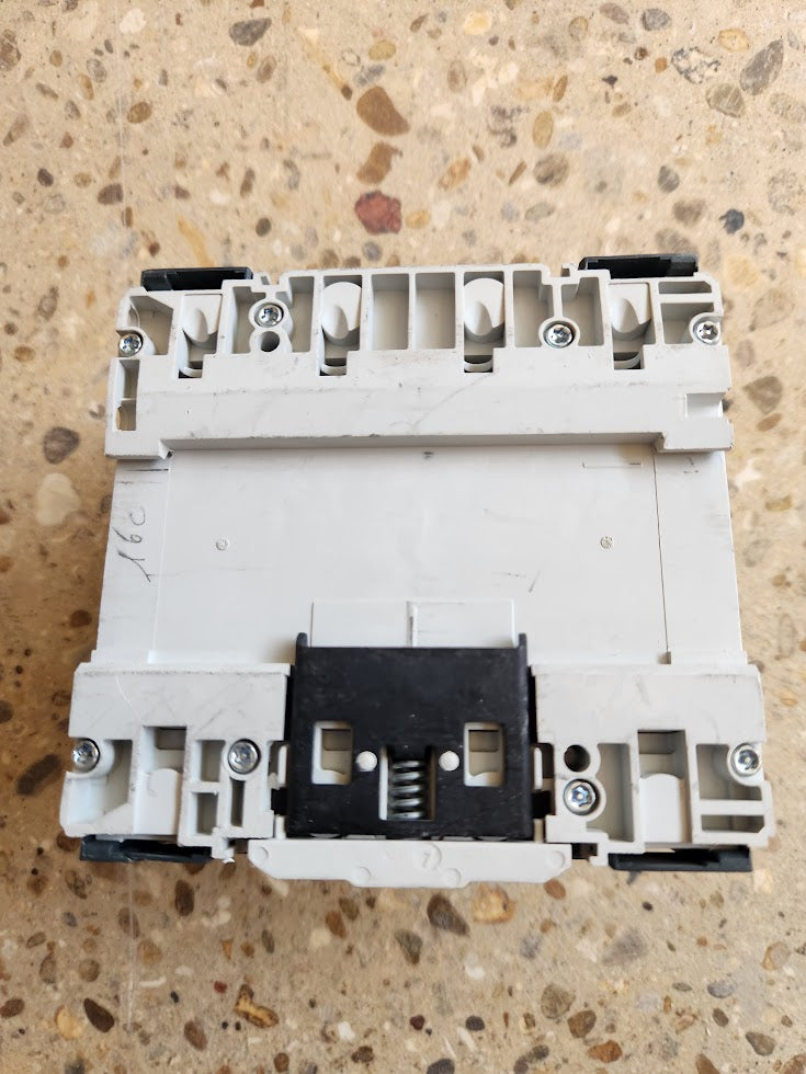 Disjoncteur 4P 16A courbe C 50 kA Merlin Gerin Multi9 NC125L – Bon état