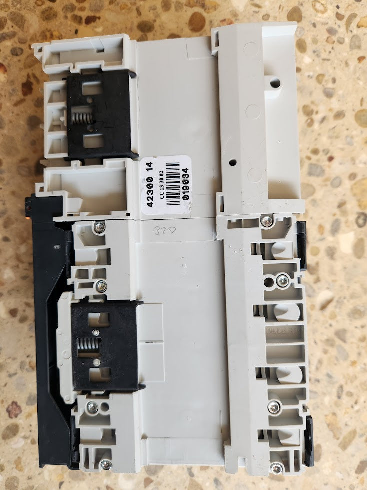 Disjoncteur différentiel 4P 32A courbe D 30 mA Schneider NG125L + Vigi NG125 – Bon état