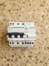 Disjoncteur différentiel Schneider, courbe C, 25A, 300mA 400Volt, 4 pôles (3 phases + neutre)