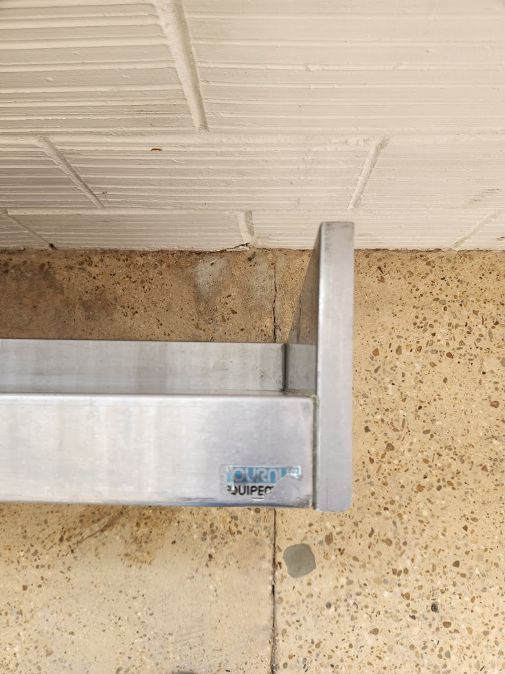 Plan de travail en INOX –  170 × 70cm – Très bon état