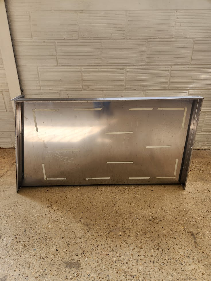 Plan de travail en INOX –  130 × 70cm – Très bon état