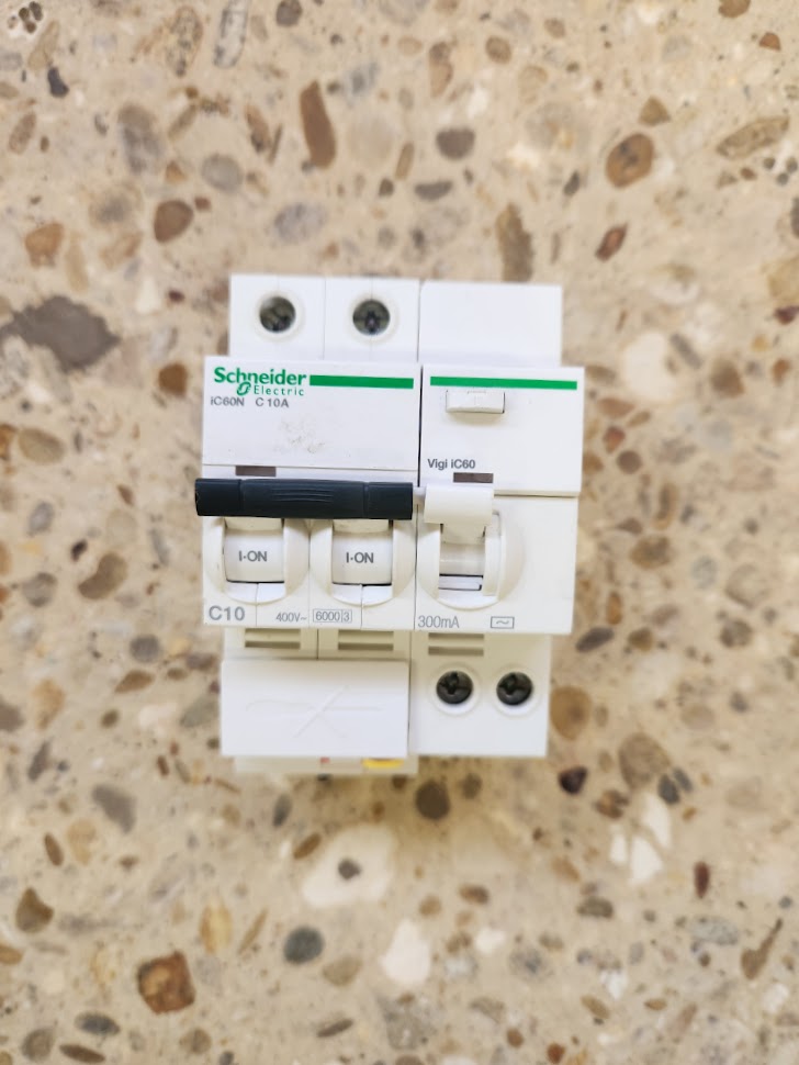 Disjoncteur différentiel Schneider Electric iC60N + Vigi iC60 10A