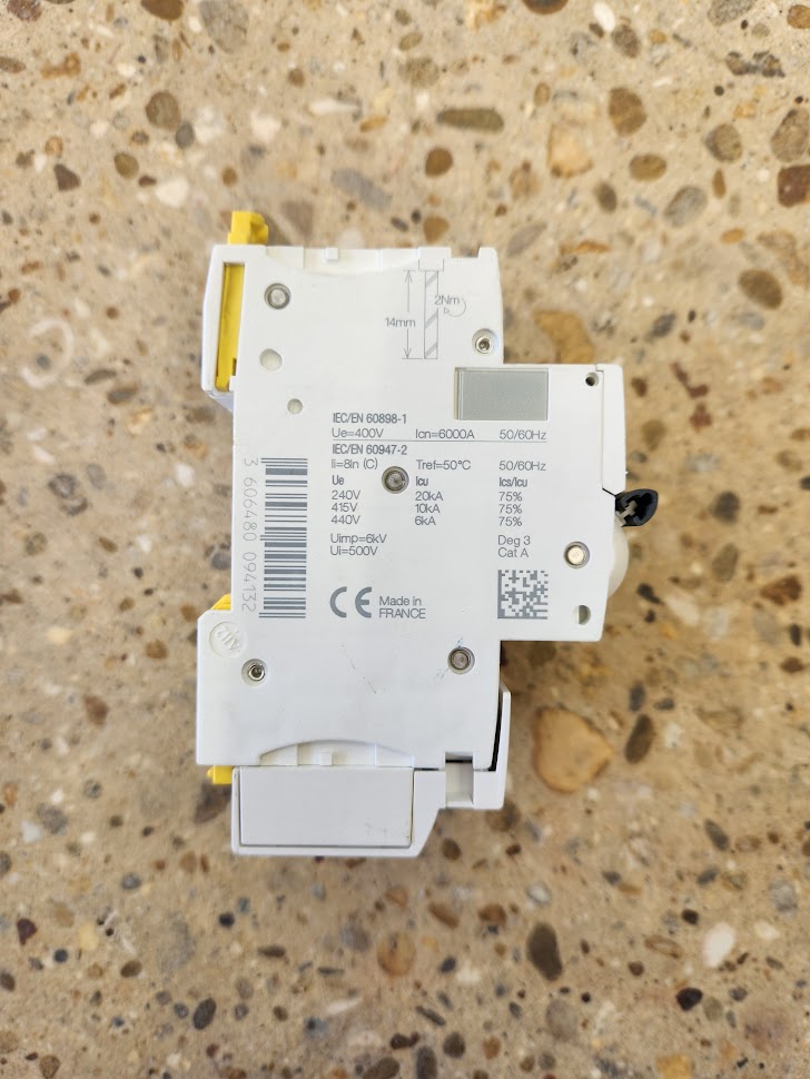 Disjoncteur différentiel Schneider Electric Acti9 iC60N C16A + Vigi iC60 300 ma