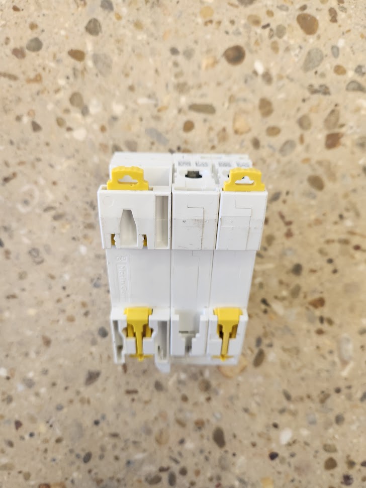 Disjoncteur différentiel Schneider Electric Acti9 iC60N C16A + Vigi iC60 300 ma