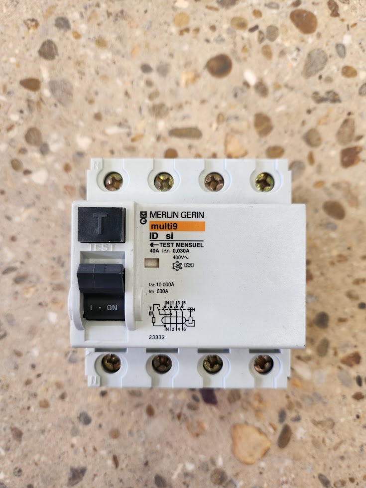 Disjoncteur différentiel Merlin Gerin Multi9 ID si – 40A – 30mA – 400V – 4P