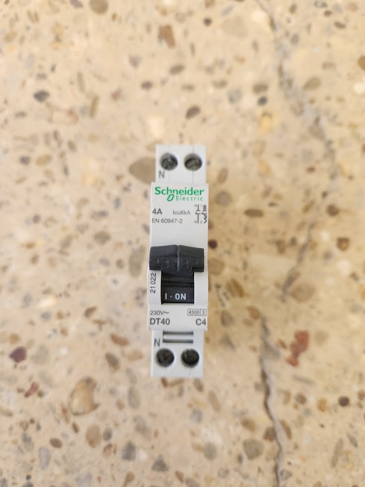 Disjoncteur Schneider Electric DT40 C4 1P+N 4A