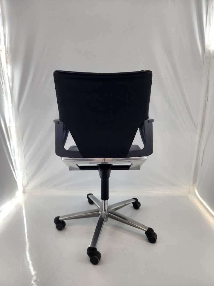 Chaise de bureau design – Bon état