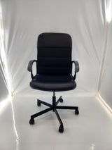 Chaise de bureau rembourrée – Bon état