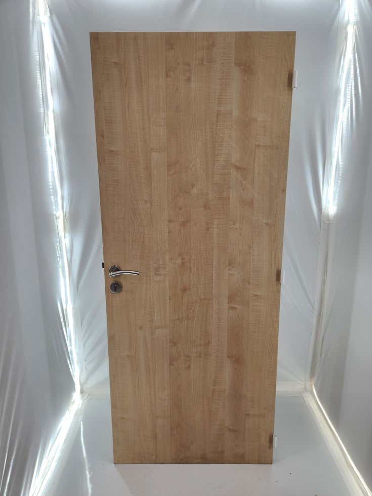 Porte en bois à âme pleine – Très bon état