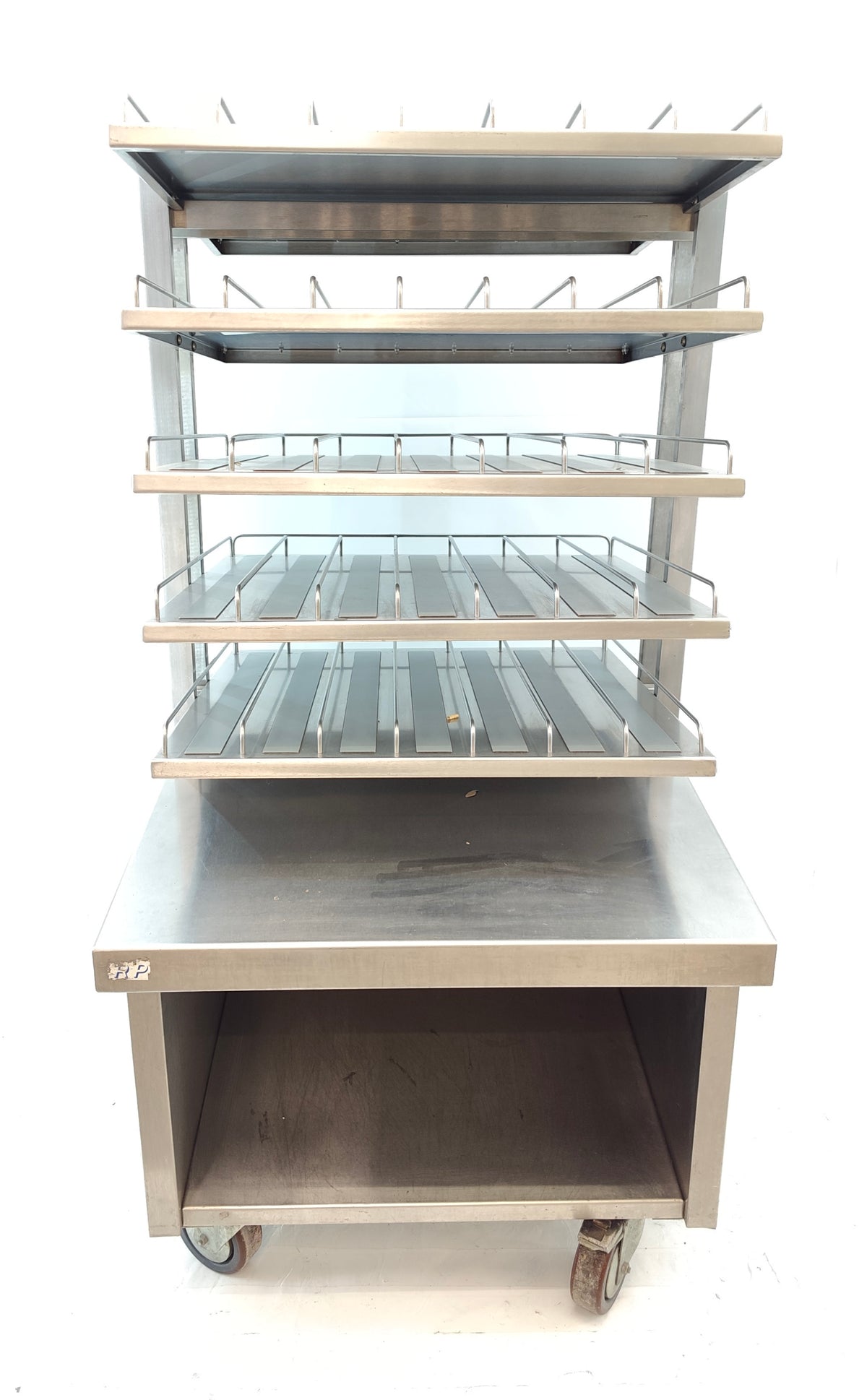 Chariot présentoir inox à 5 niveaux de plateaux inclinés – sur roulettes – self-service – Bon état