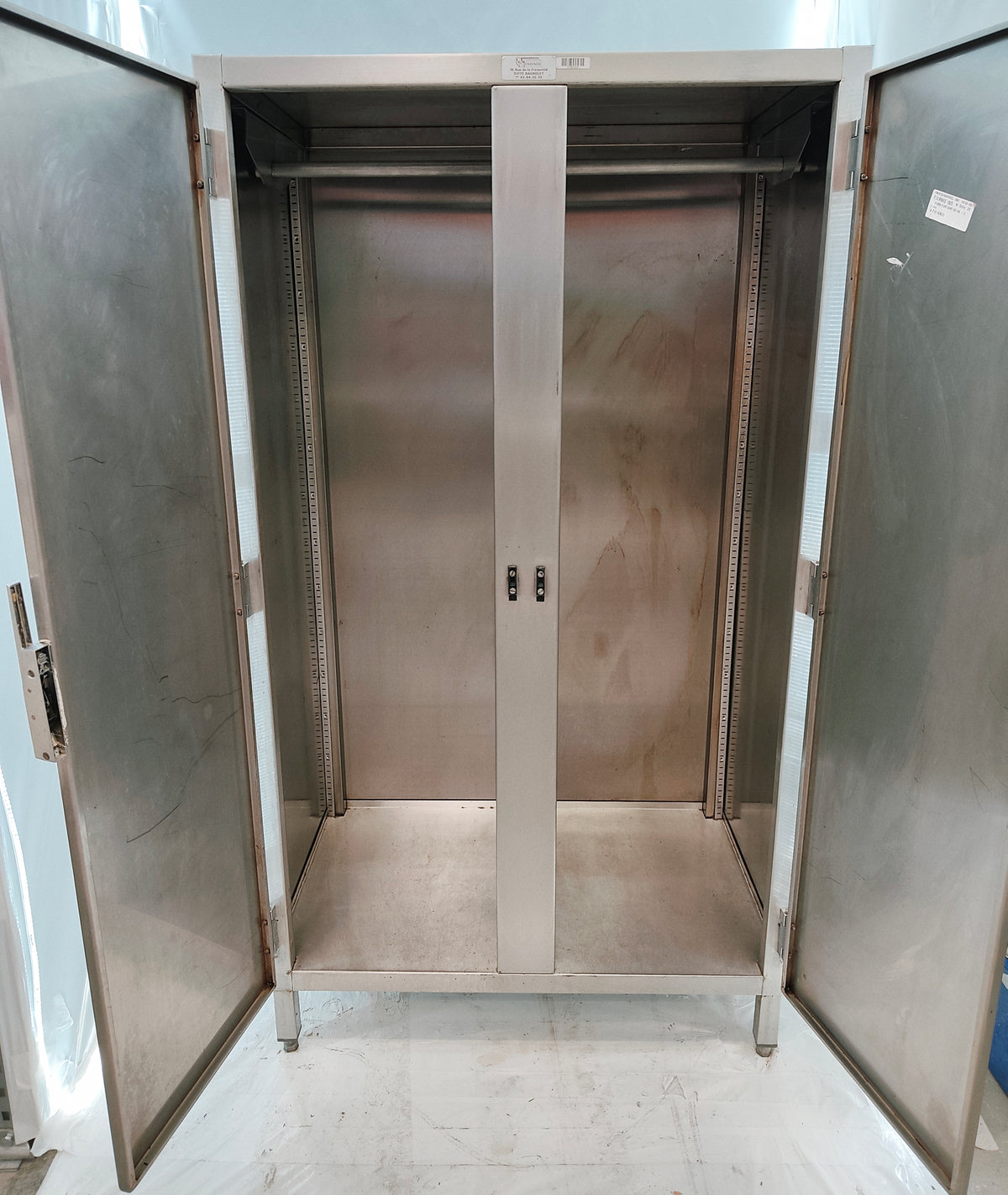 Armoire inox professionnelle 2 portes 100 x 180 cm – penderie / rangement – Bon état