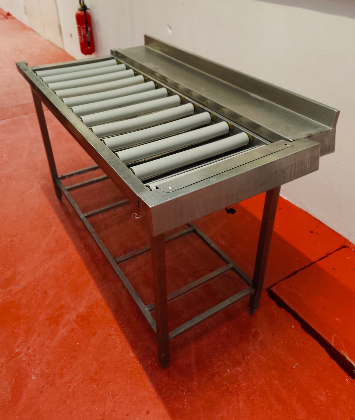 Table à rouleaux inox 150 cm – sortie / entrée de lave-vaisselle – dosseret – Bon état