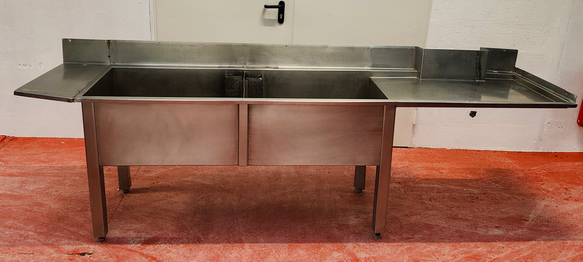Plonge inox professionnelle 288 cm – 2 grands bacs et 2 égouttoirs – dosseret – Bon état