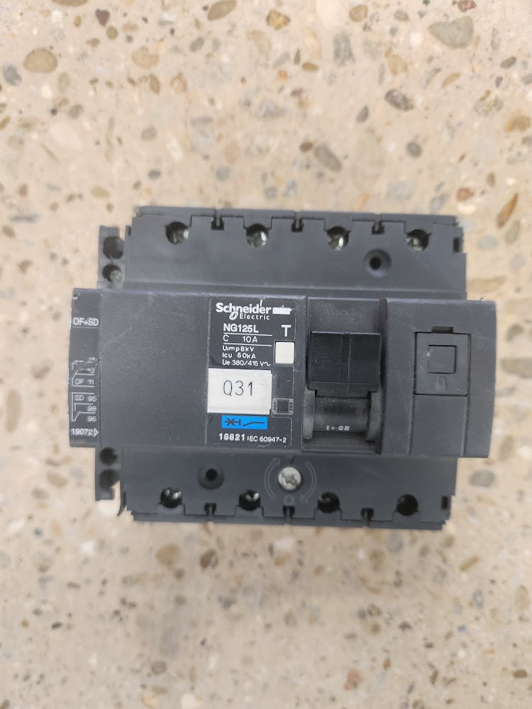 Disjoncteur 4P 10A courbe C 50 kA Schneider NG125L + auxiliaire OF+SD – Bon état