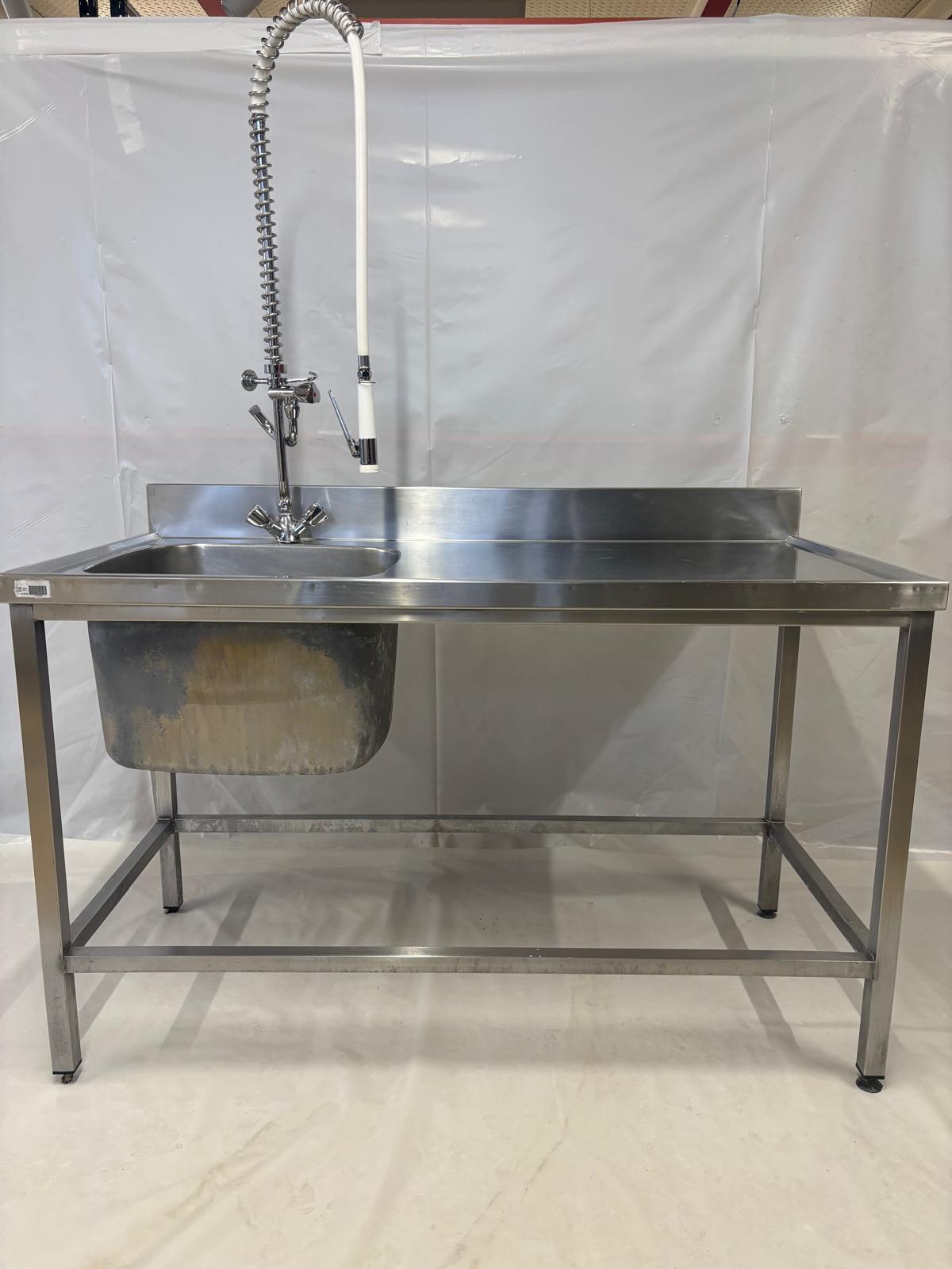 Plonge inox 1 bac + égouttoir 140 cm avec douchette de prélavage – Bon état