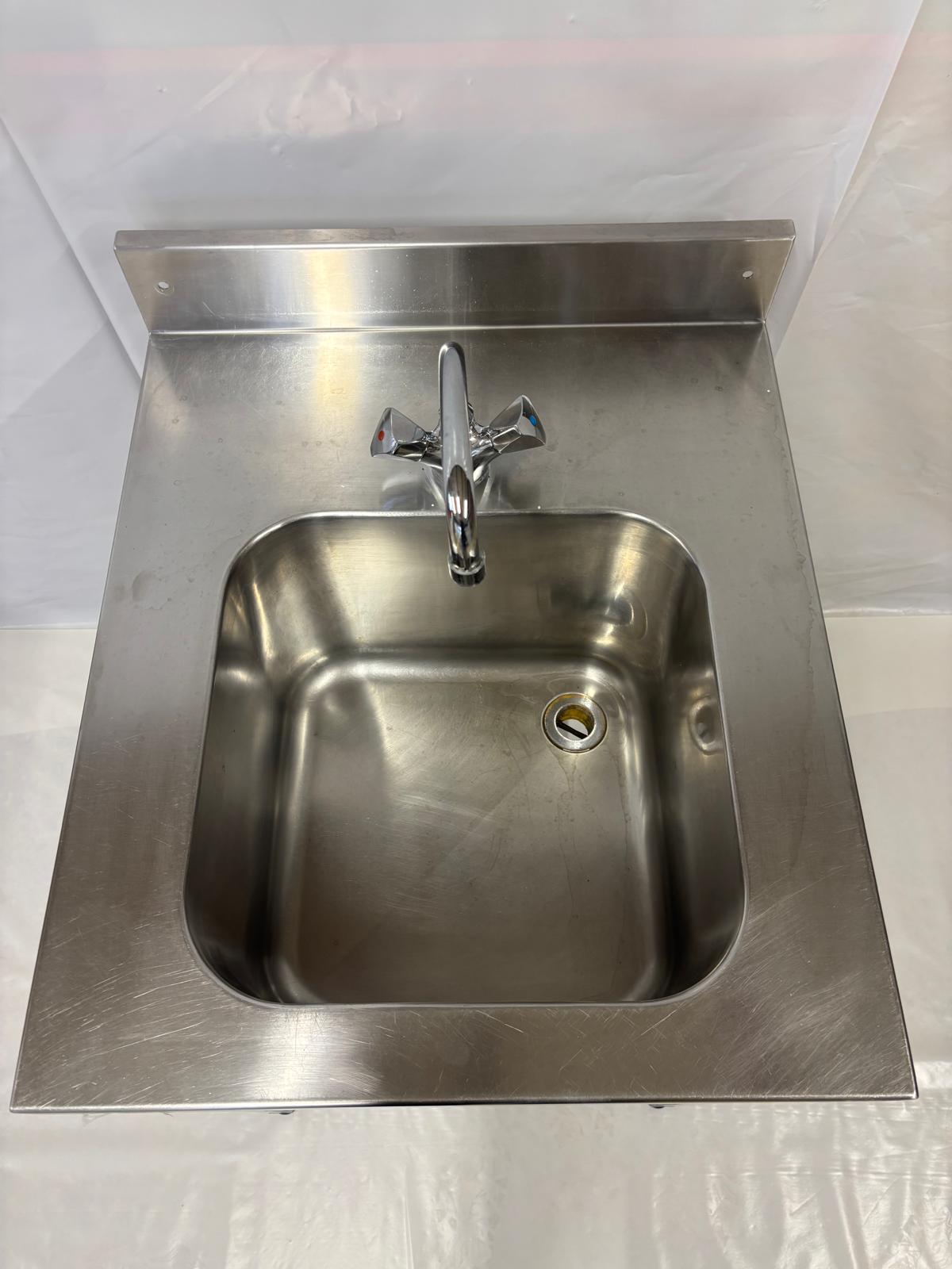 Plonge inox 1 bac sur piètement avec mitigeur – Bon état