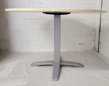 Table ronde 120 cm – Piètement central métallique – Bon état