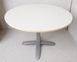Table ronde 120 cm – Piètement central métallique – Bon état