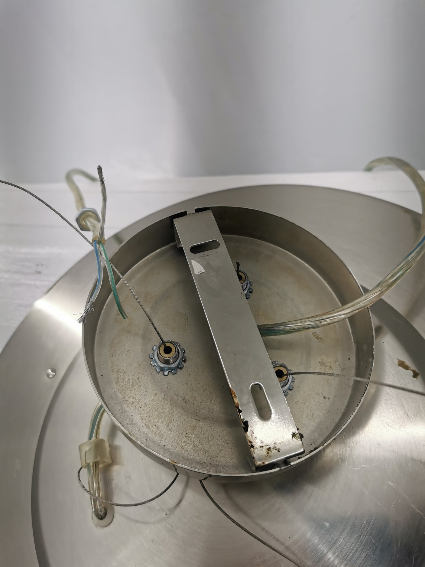 Suspension métal brossé + diffuseur en verre – Très bon état