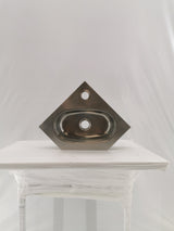 Lave-mains inox mural – Forme triangulaire – Compact et robuste - Très bon état