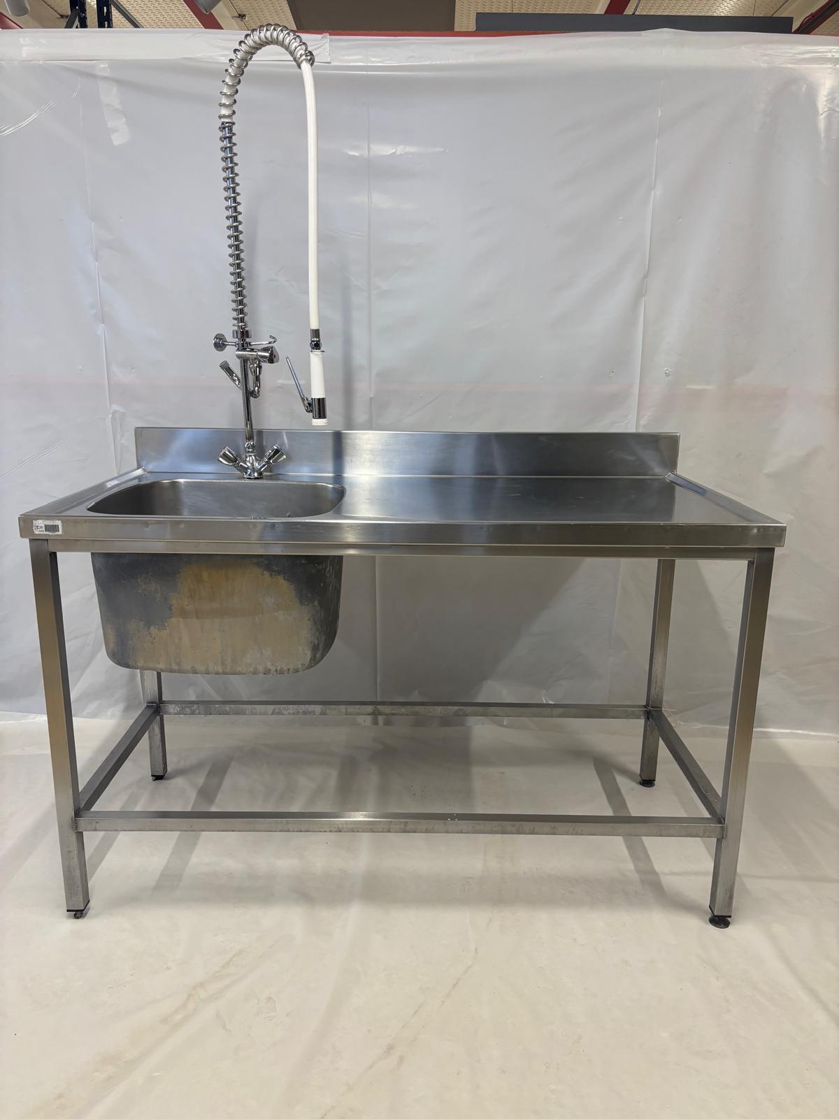 Plonge inox 1 bac + égouttoir 140 cm avec douchette de prélavage – Bon état