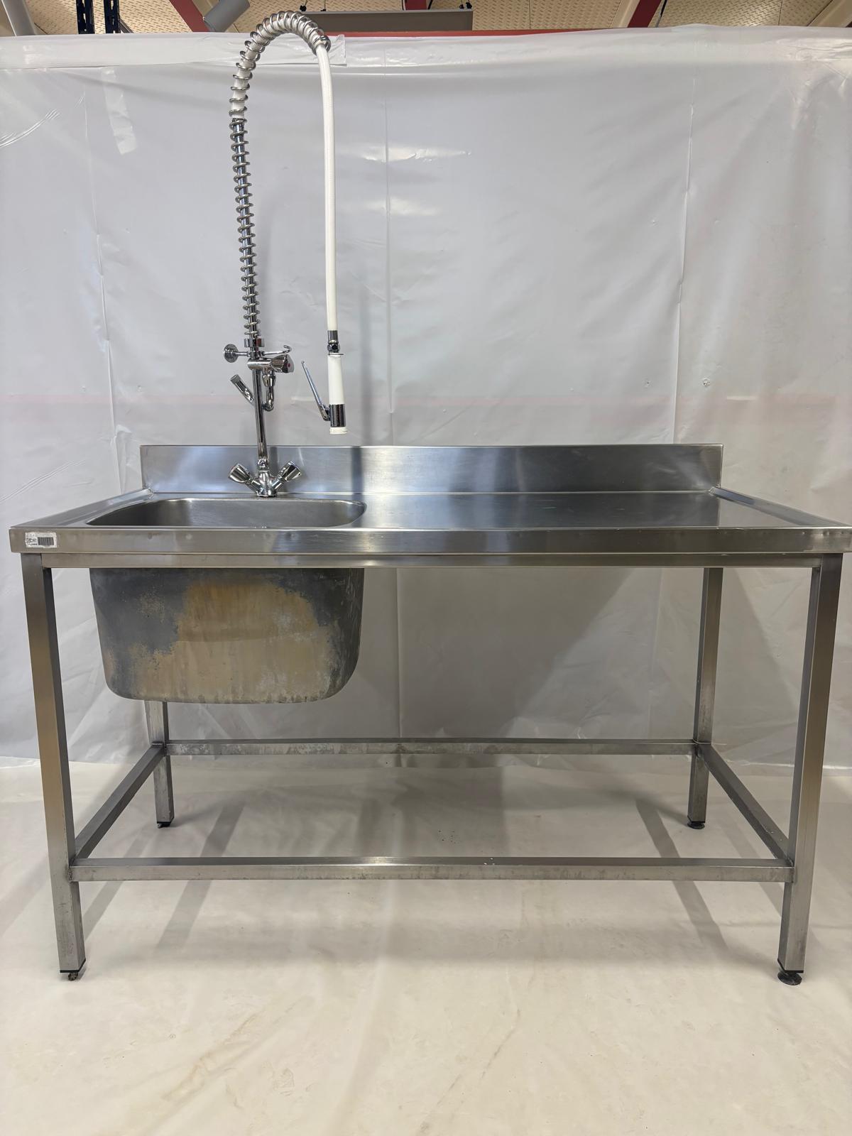 Plonge inox 1 bac + égouttoir 140 cm avec douchette de prélavage – Bon état
