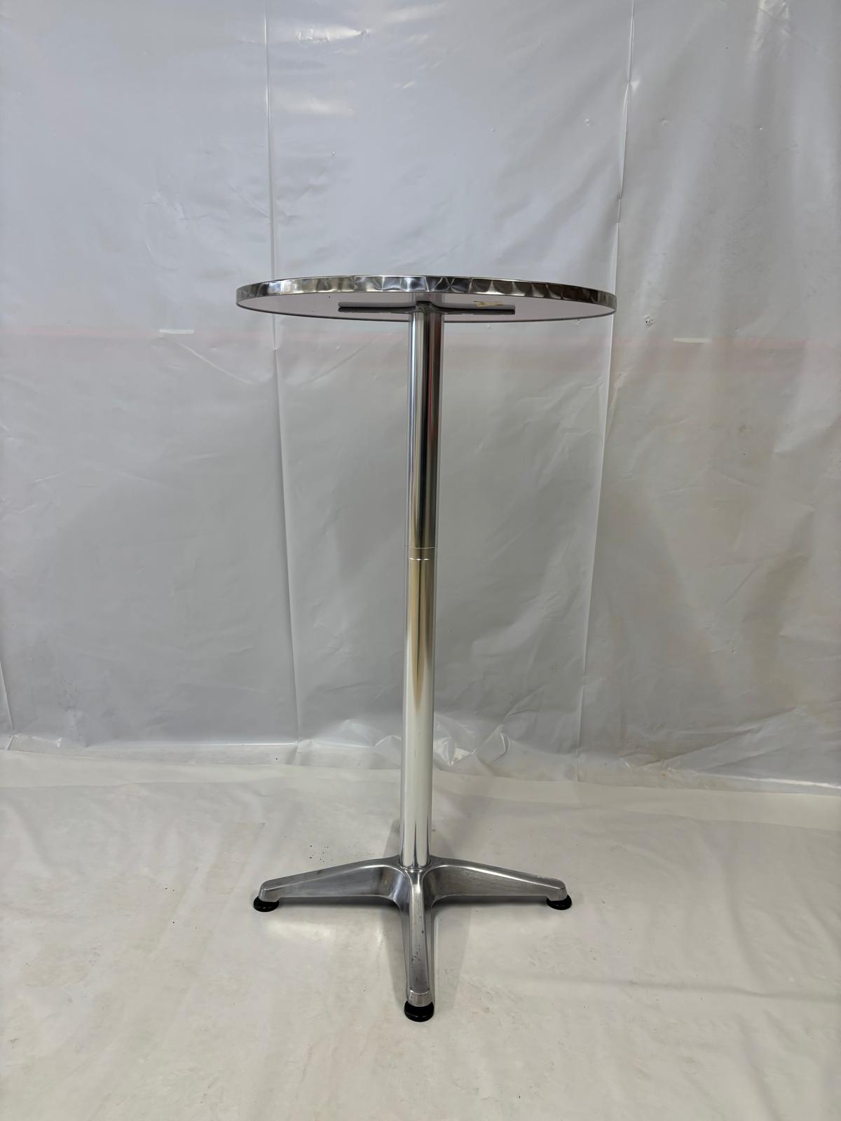 Table haute mange-debout Ø 60 cm – plateau inox, pied aluminium – Bon état