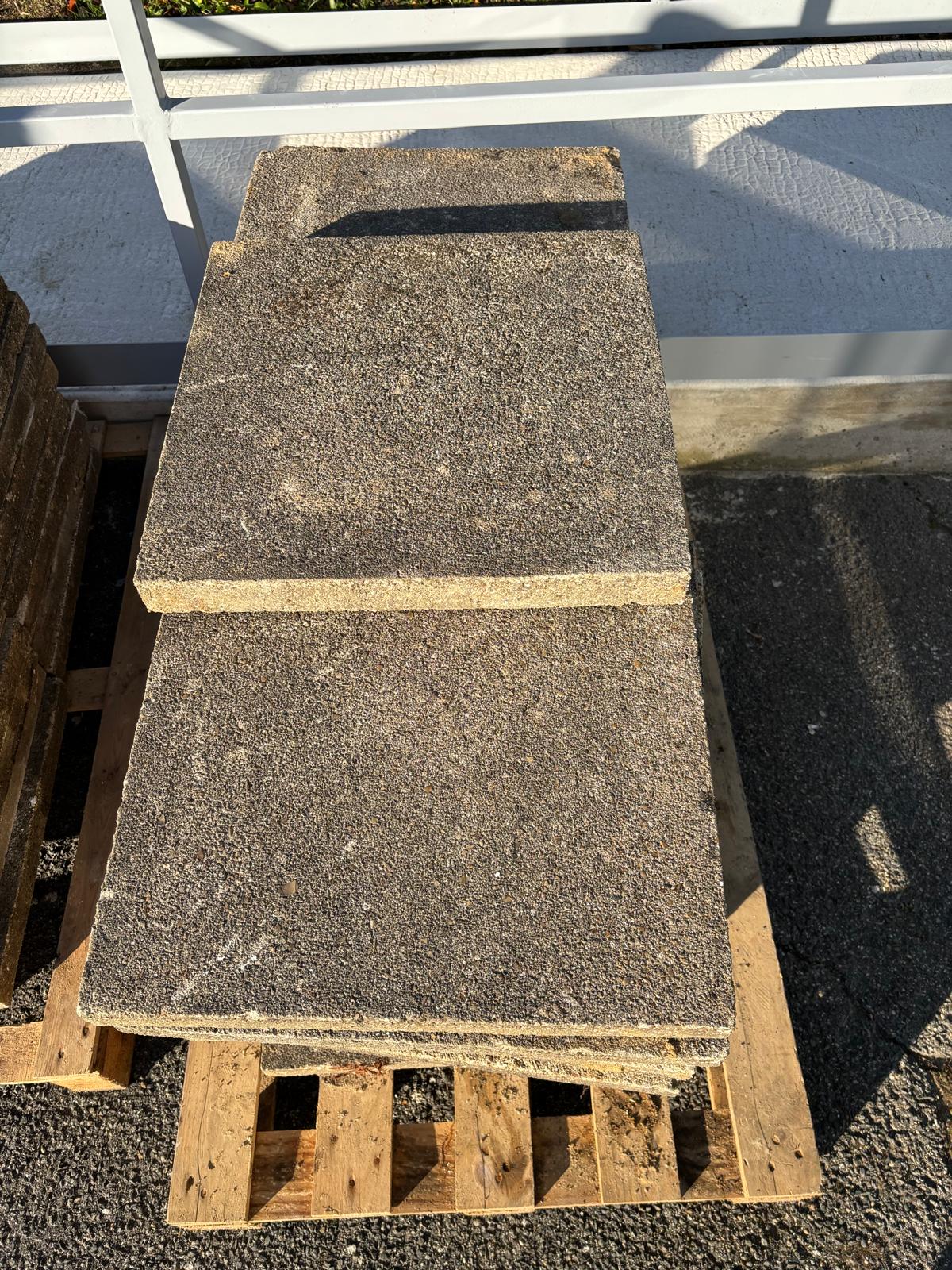 Dalles béton gravillonnées 50x50 – vue de dessus