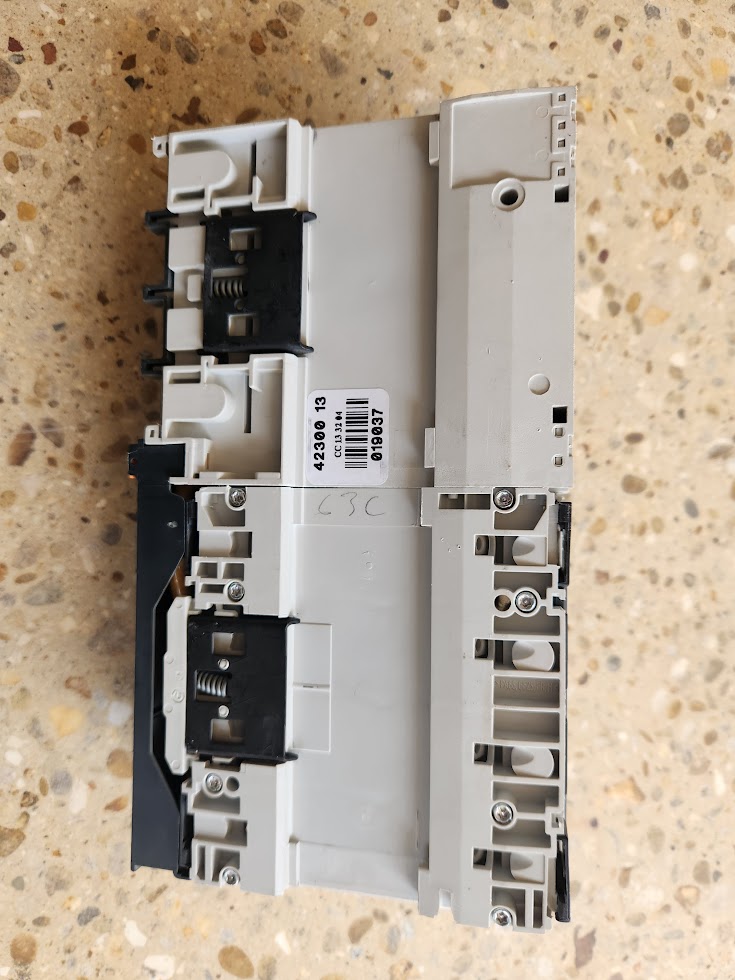 Disjoncteur différentiel réglable 4P 63A courbe C Schneider NG125L + Vigi NG125 – Bon état