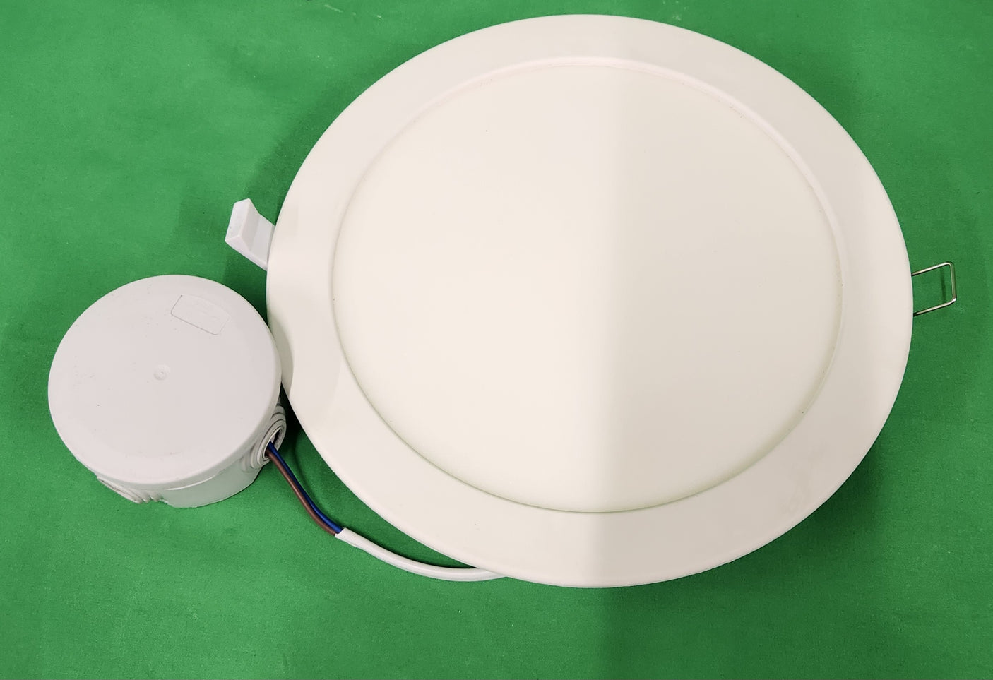 Spot encastrable LED rond 20W SFN Éclairages - boîtier de raccordement inclus - Très bon état